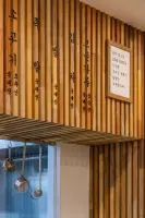 윤밀원, 우드 루버에 새긴 국내산 메뉴 안내